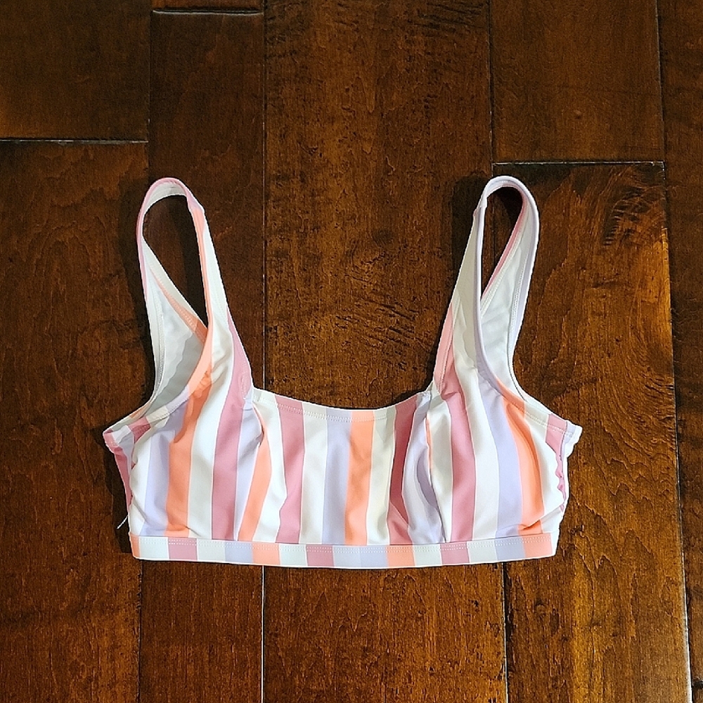 ⬇️🎉NWOT Myrah Striped Swim Top